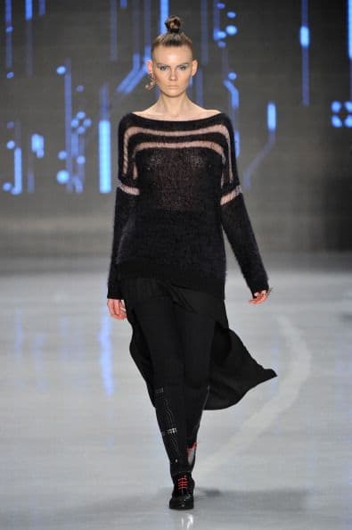 La malla fina será otra de las telas que crearán rayas translúcidas, en conjunto con alguna otra tela más pesada y menos transparente.