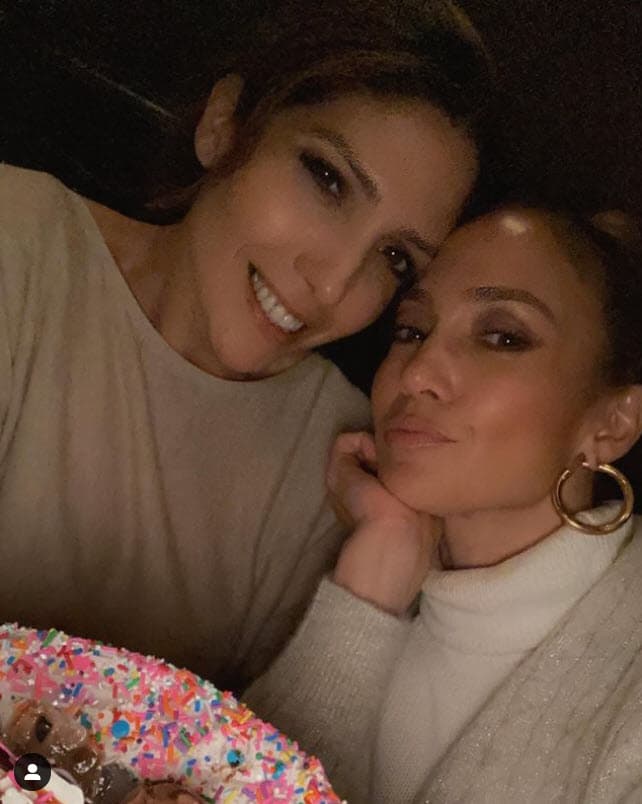 "Mi mejor amiga, te amo más de lo que las palabras pueden decir. No solo eres la más divertida, iluminas el mundo y me muestras lo que es posible,
<b>eres mi inspiración siempre</b>".
<br>