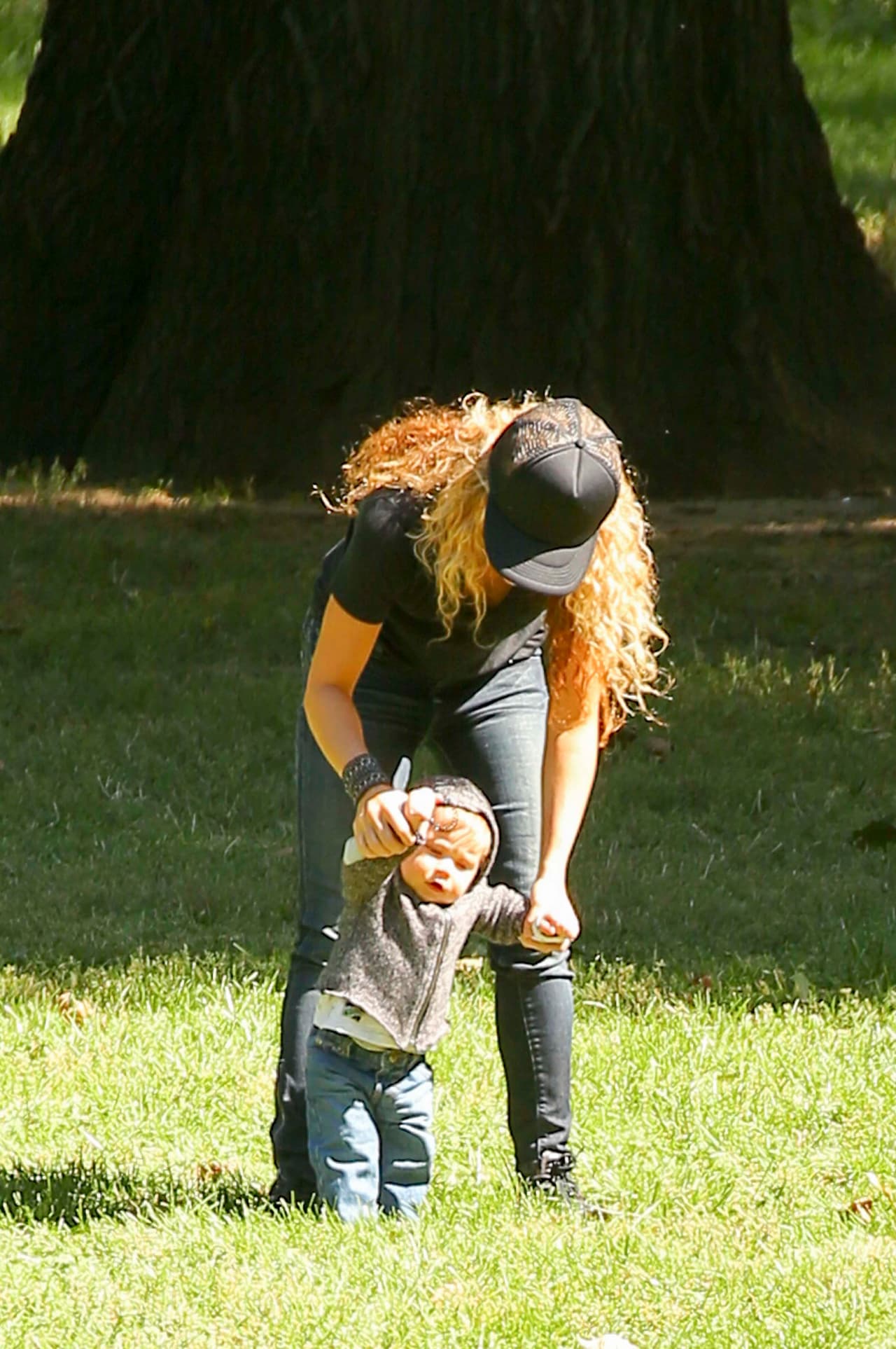 Sasha es un bebé muy fuerte e inteligente.