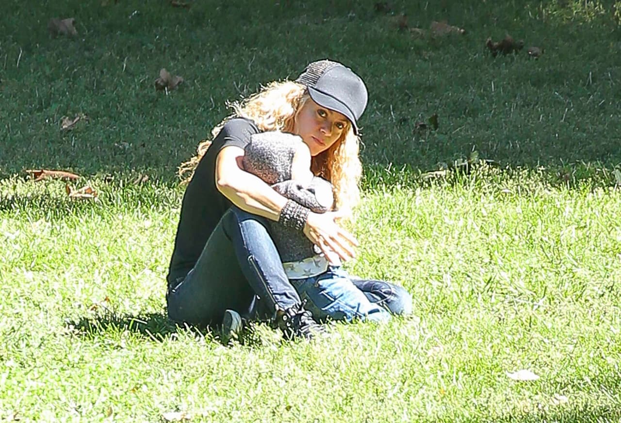 Oops! Shakira descubrió a los paparazzi.