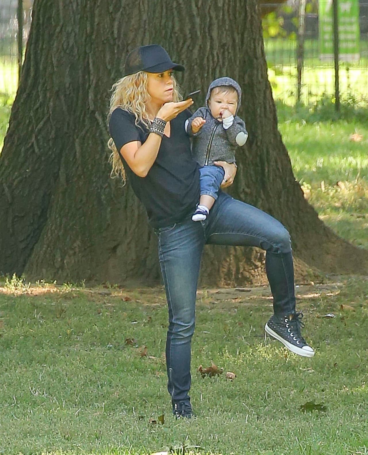 La colombiana recibió una llamada.