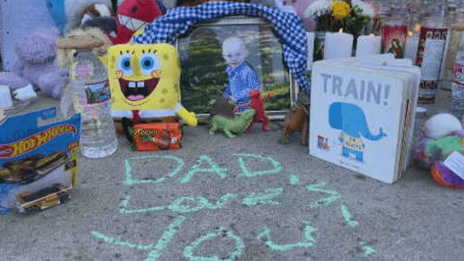 En el documento, Carrillo se disculpó con su mamá y su familia y aseguró que, "estoy haciendo esto porque nadie me cree, es verdad, está pasando y no tengo a dónde ir”. Horas más tarde, sus tres hijos fueron encontrados sin vida y ella se había desaparecido.
<br>
<br>Foto de Terry Denton Carrillo de 2 años, uno de los tres hijos de Carrillo encontrado sin vida en Reseda, California.