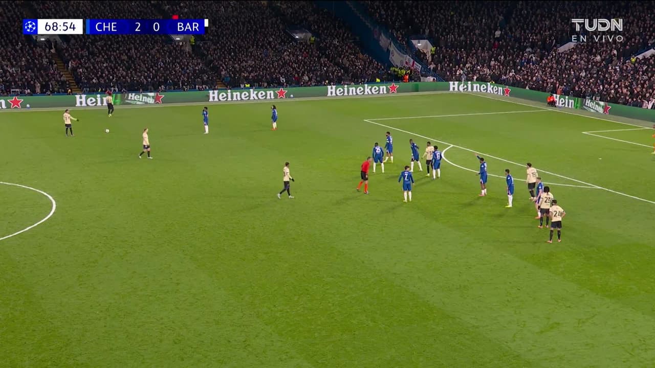 ¡TIRO ATAJADO! disparo por Pedro Neto.