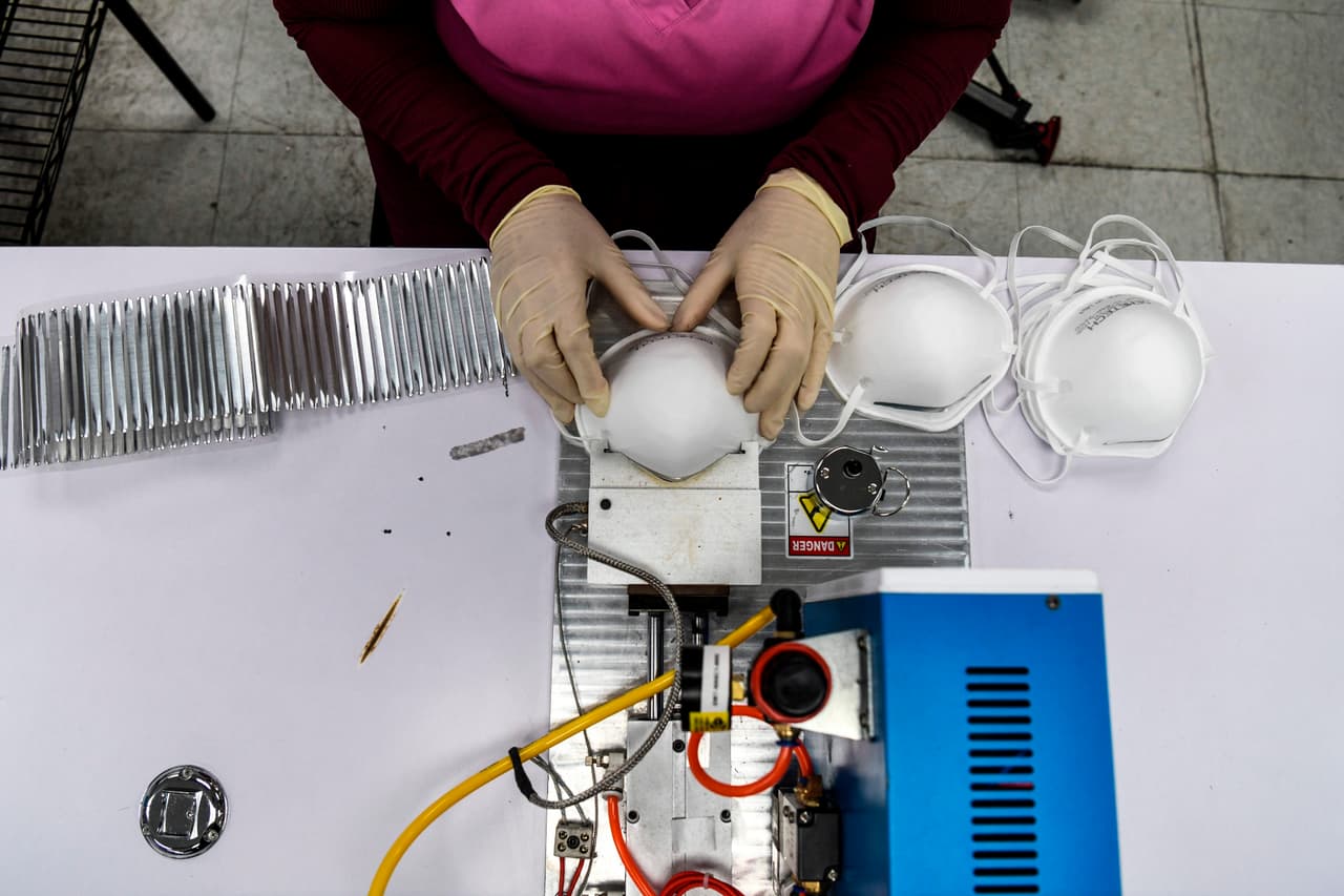 El Departamento de Salud Pública del condado de Wake distribuirá las mascarillas en los siguientes lugares de lunes a viernes hasta agotarse la existencia: