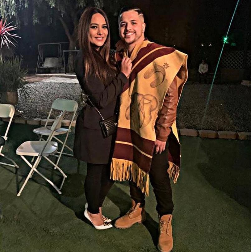 "Tuve una circunstancia muy personal en mi casa […] La única persona que estaba ahí para ayudarme fue él, me ayudó a comprender y a entender que yo no estaba sola, que tenía amigos y que me tenía que dar la oportunidad de crecer y conocer más gente, amigos, amigas", contó la empresaria a People en Español en septiembre de 2018. 
<br>