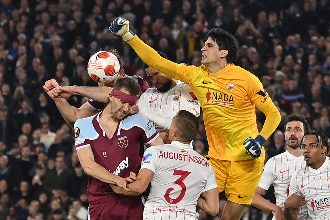 El West Ham derrotó 2-0 al Sevilla en tiempos extra para eliminarlo con un global de 2-1.