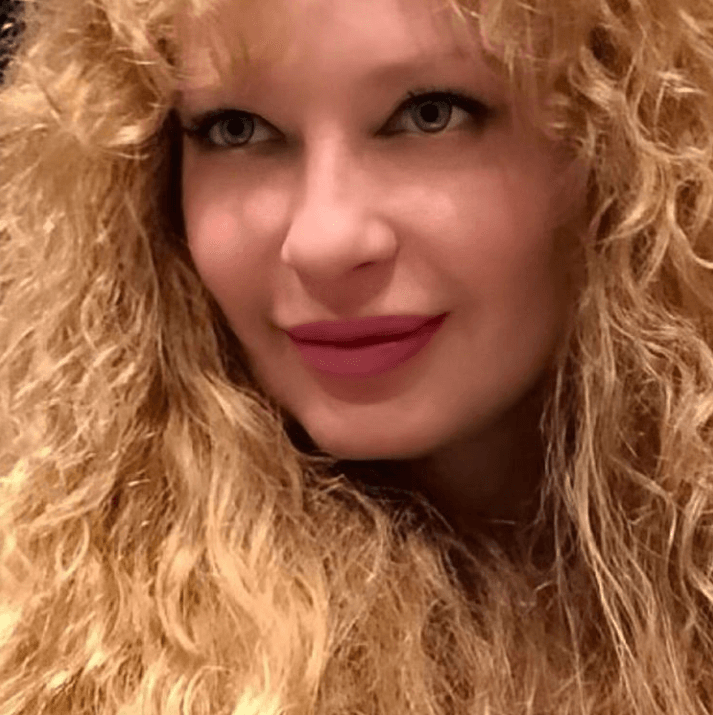 "Me fui (de México) unos cuantos años, estuve en Europa, en Italia, en Rumanía, en España. Estudié todo lo que te puedes imaginar. No sé cuántas iniciaciones en energía universal a tráves de chakras, reiki angélico y la comunicación con doble cuántico", señaló.