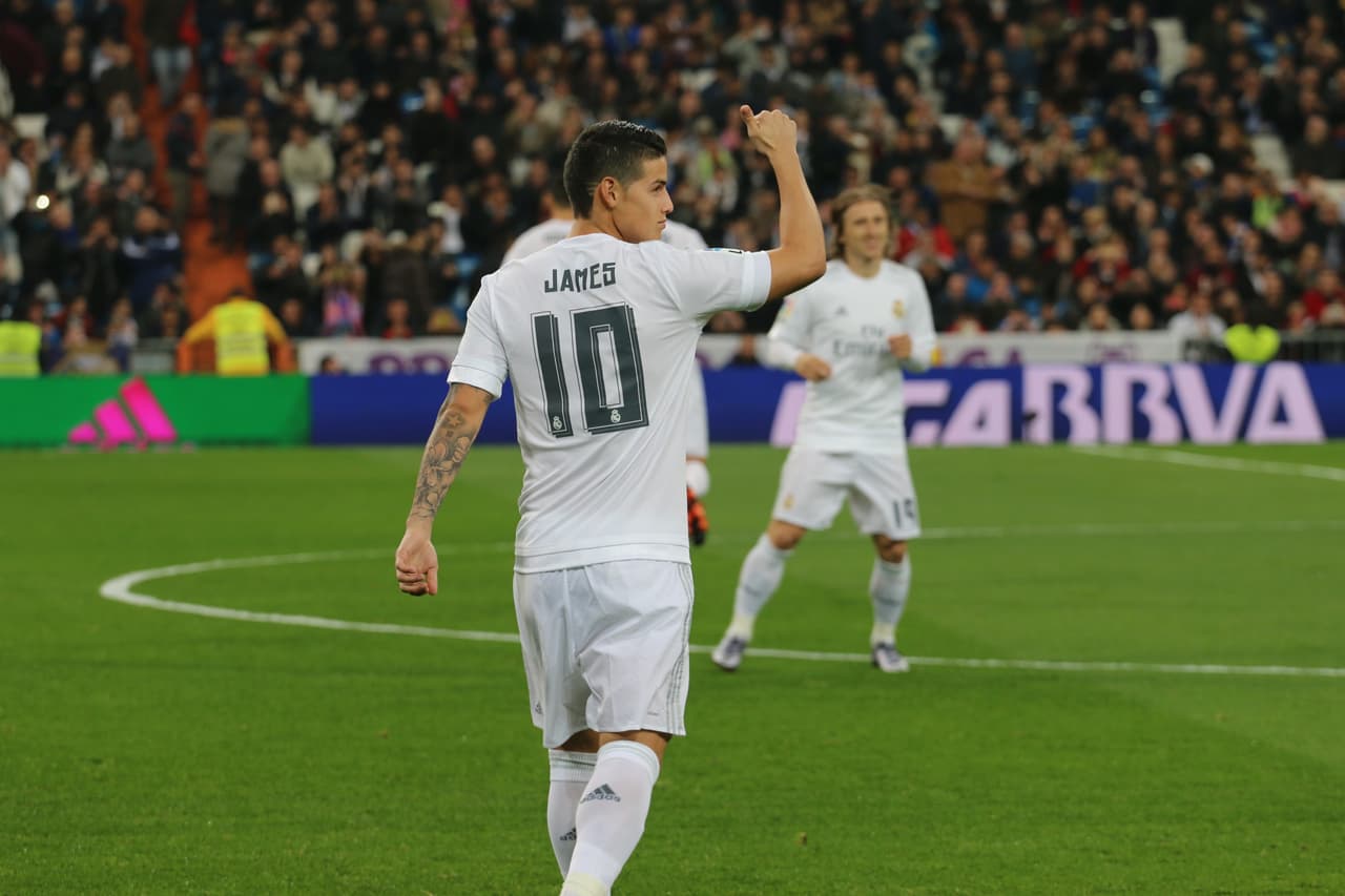 Pero el colombiano no es el único que ha sufrido la maldición del dorsal 10 en la 
<i>casa blanca</i>. Antes de su llegada, hubo varios que también terminaron por irse del equipo.