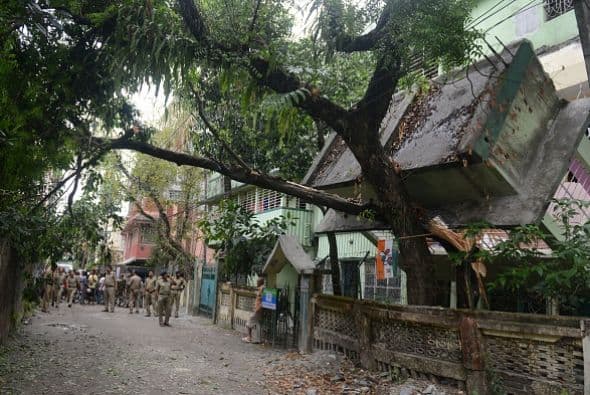 Alrededor del mediodía del sábado en el país del Himalaya, un movimiento tectónico con epicentro a 80 kilómetros al noroeste de Katmandú arrasó edificios y carreteras.