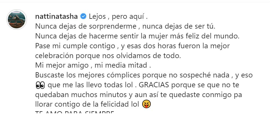 "
<b>Lejos, pero aquí</b>. Nunca dejas de sorprenderme, nunca dejas de ser tú. Nunca dejas de hacerme sentir la mujer más feliz del mundo", le escribió Natti Natasha tras recibir el lujoso obsequio.
<br>