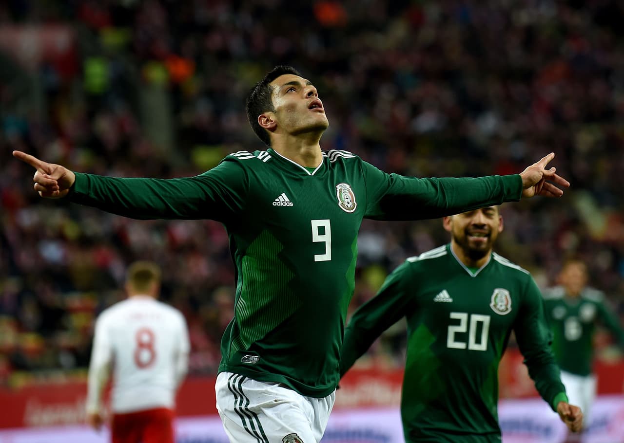 <b>Delanteros: </b>Raúl Jiménez.