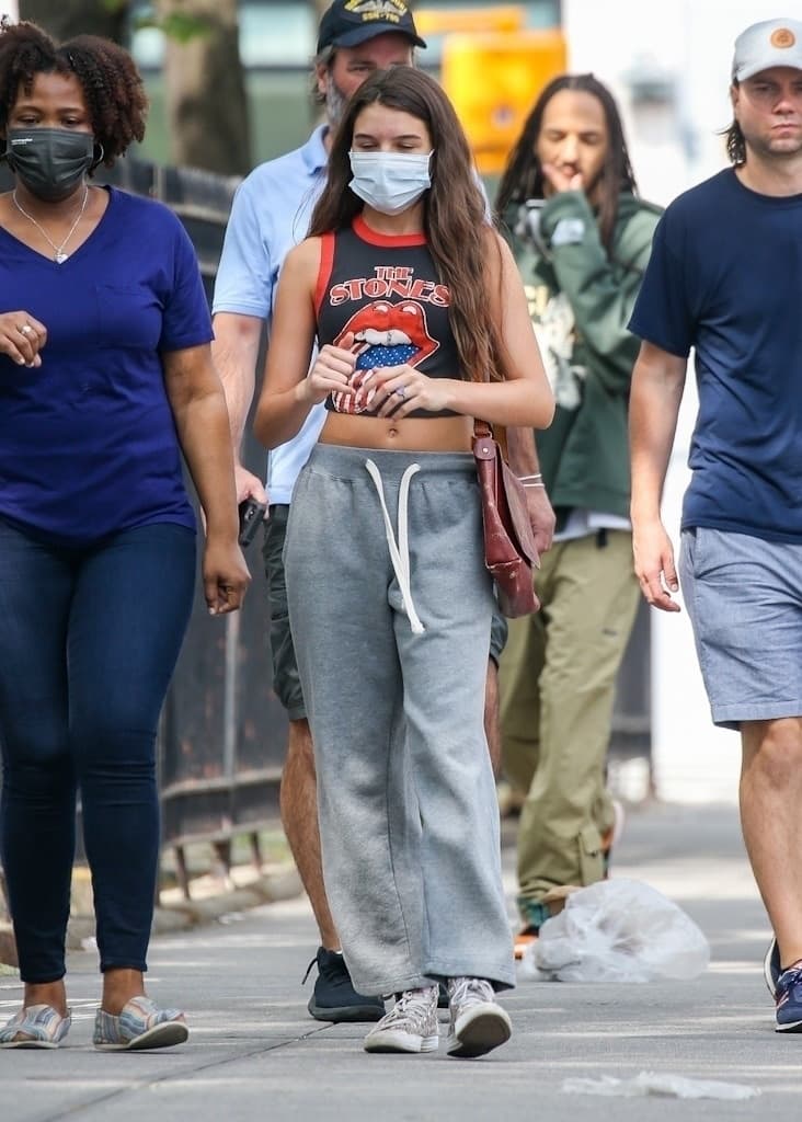 Hoy en día el guardarropas de la chica está conformado por prendas minimalistas sin muchos estampados para no arriesgar su estilo sofisticado y elegante.