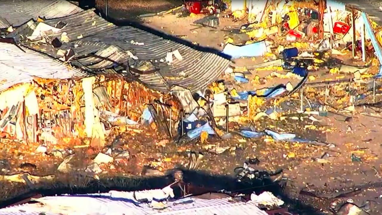 <b>"Los escombros que hay en el área ocupan una media milla",</b> escribió Arturo Acevedo, jefe de la Policía de Houston. El estallido provocó el cierre de varias vías y cancelación de clases en algunos planteles del sector.