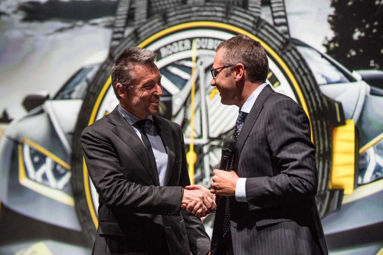 Además del anuncio sobre el vehículo, Lamborghini Squadra Corse aprovecho para anunciar públicamente la asociación con la compañía suiza fabricante de relojes Roger Dubuis.