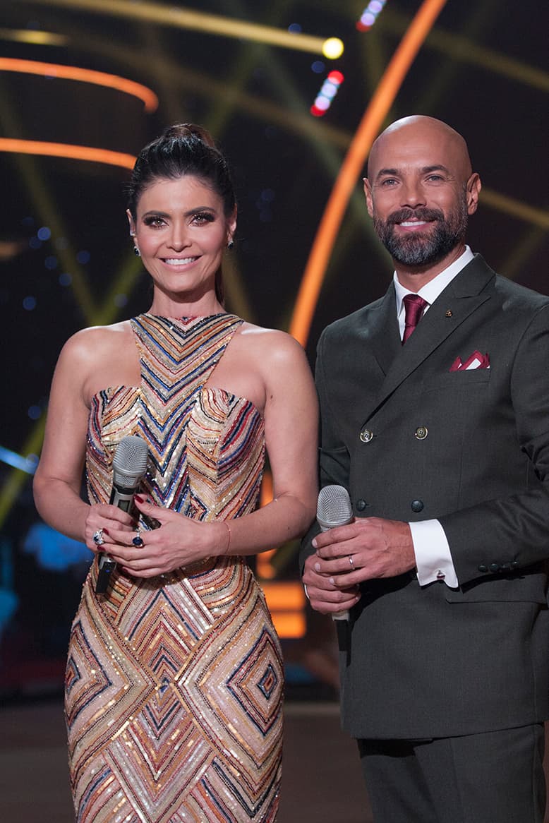 Con este segundo look (un trabajo de su stylist 
<a href="https://www.instagram.com/gabyrougestyle/?hl=en">Gabriela Rojas</a>) y siempre acompañada de Javier Poza, los conductores llevaron a cabo la segunda gala de la sexta temporada de Mira Quién Baila.