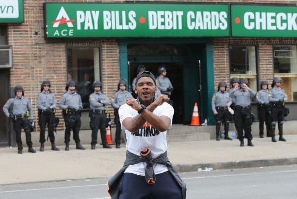 Los agentes Goodson, William Porter, Brian Rice, Edward Nero, Garrett Miller y Alicia White ya habían sido suspendidos mientras se investigaba el suceso.