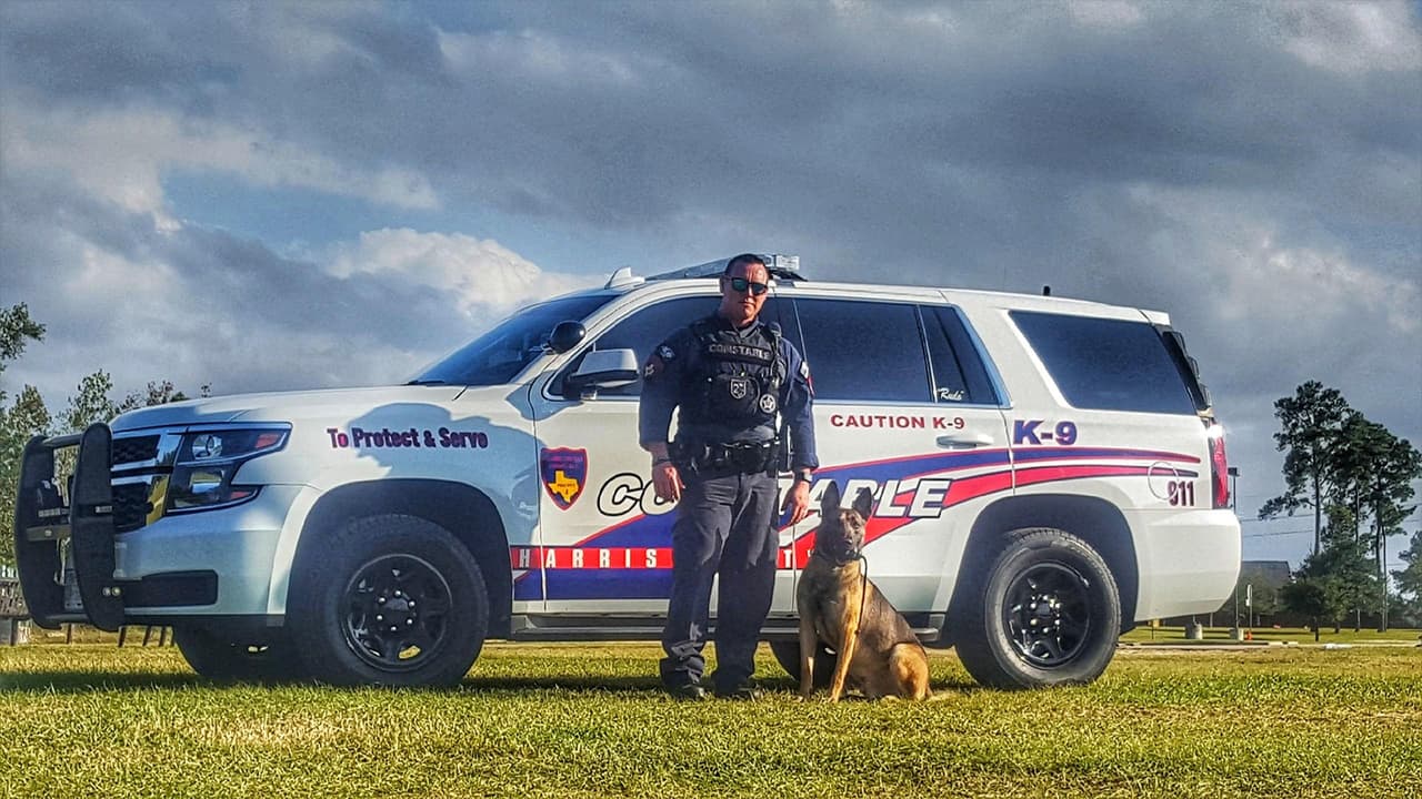 Durante sus años de servicio, arrestó a más de 120 sospechosos y participó en más de 52 registros de explosivos y armas de fuego, según informó el precinto cuatro del condado Harris.