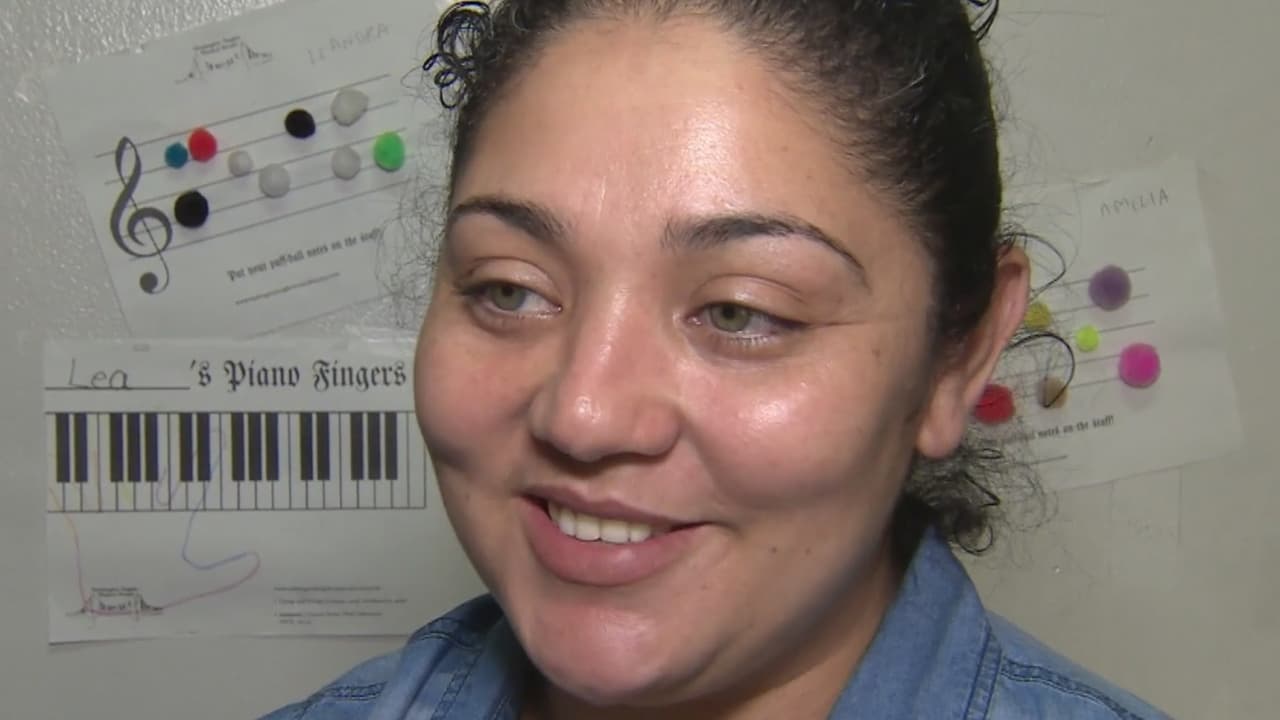 "Inmigración me dio otra oportunidad": Madre guatemalteca refugiada en una iglesia podrá pelear su caso