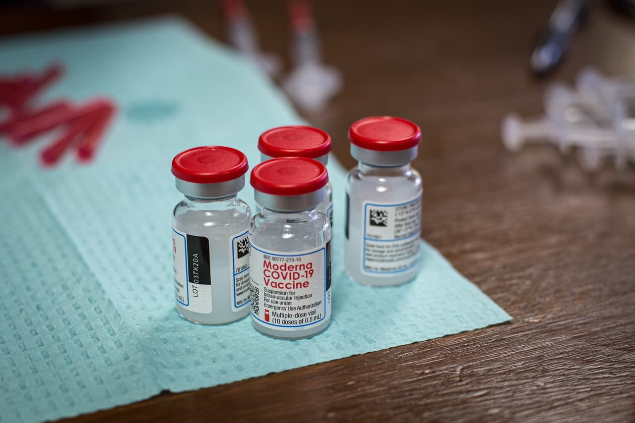 Recibir la vacuna es voluntario, según indicó el gobernador Abbott.