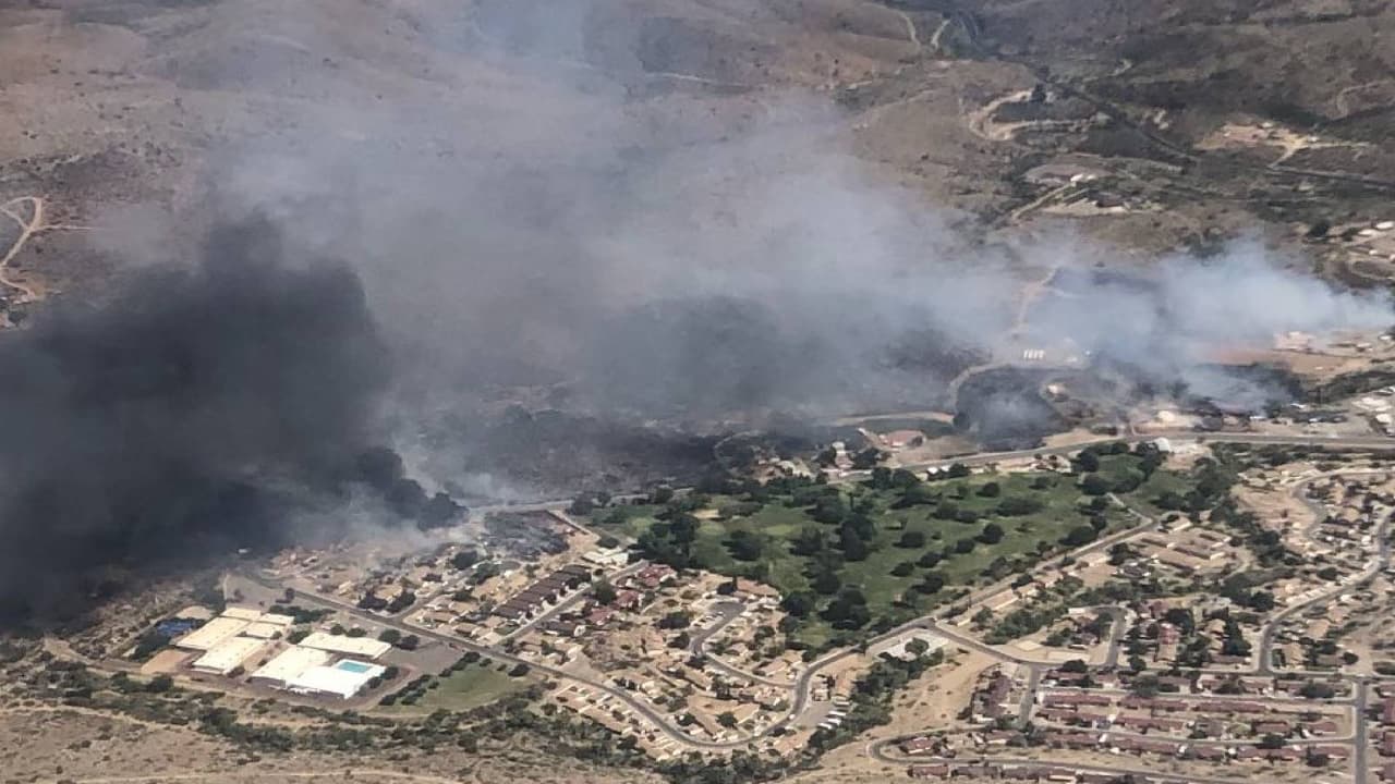 Incendio Spur destruye decenas de casas en el condado de Yavapai