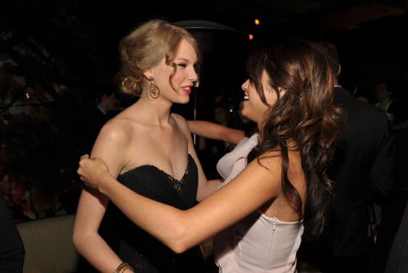 "Quiero agradecerle a quien ha sido mi mejor amiga durante los pasados 12 años, ya casi 13", dijo Selena Gómez el sábado. "Y la razón por la cual ha sido una de mis mejores amigas es porque nunca ha juzgado las decisiones que he tomado. Siempre me busca y llega hasta donde yo esté. Me anima, cuando no tengo nada por lo que emocionarme. No sé si yo sería tan fuerte si no te tuviera a ti o a tu familia, porque tú has cambiado mi vida", declaró.