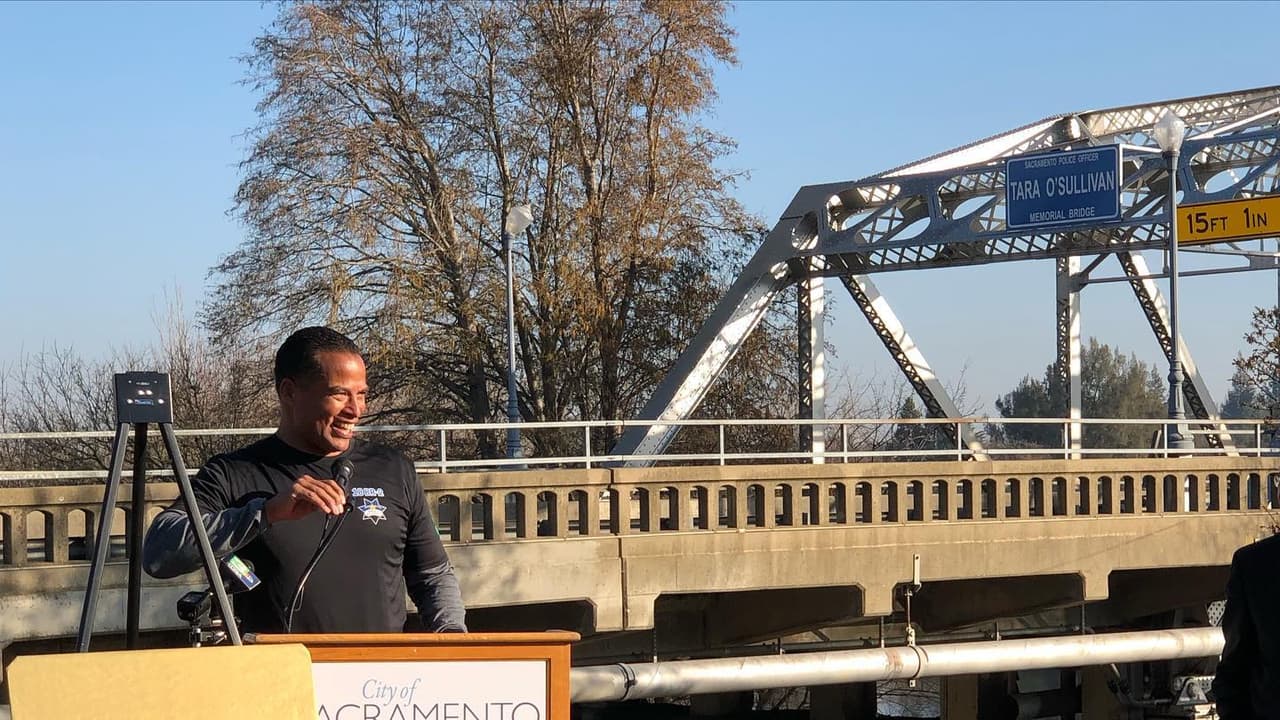 "Tara fue una persona increíble, ella y su familia dieron TODO por nuestra ciudad", dijo en un tuit Daniel Hahn, ex jefe de la Policía de Sacramento. 
<br>