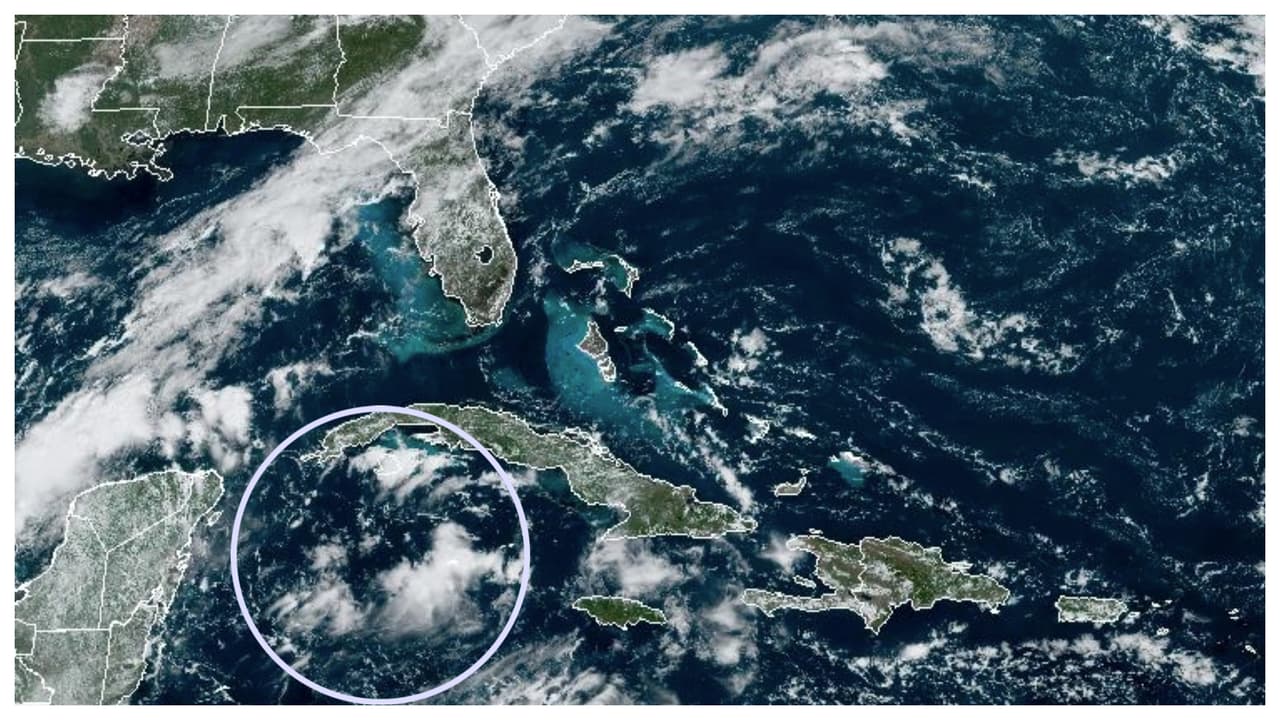 Zona de mal tiempo con posibilidades de convertirse en ciclón traería fuertes lluvias a Florida 