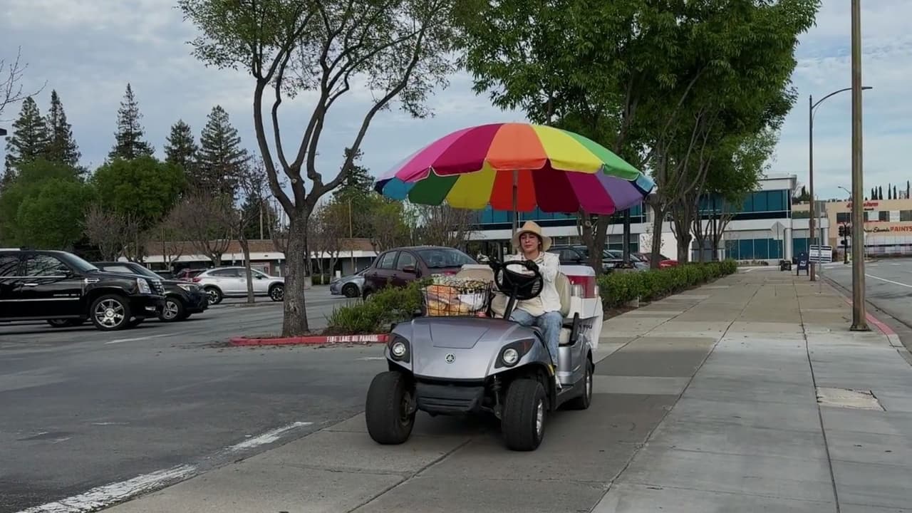 “Me cansaba yo mucho”: Vendedora ambulante desarrolla una nueva forma de negocio