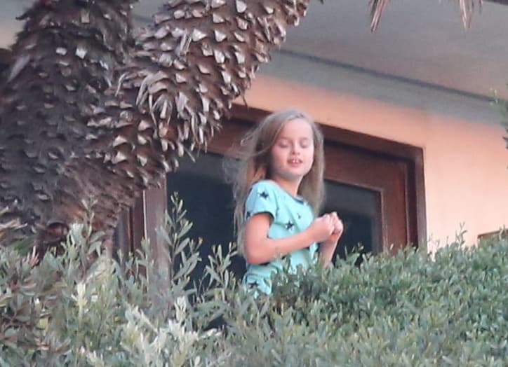 La melliza se notaba feliz y juguetona.