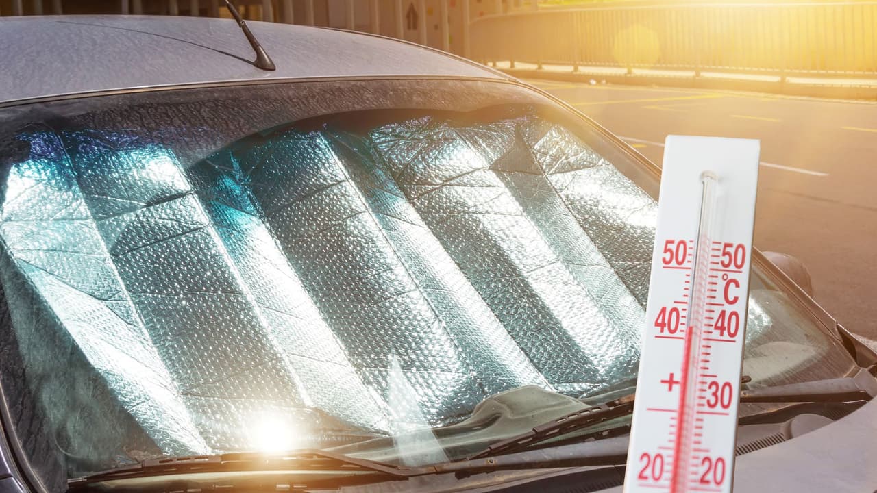 Un bebé muere dentro de un auto en Texas: su abuela es sospechosa de dejarlo solo por más de 7 horas