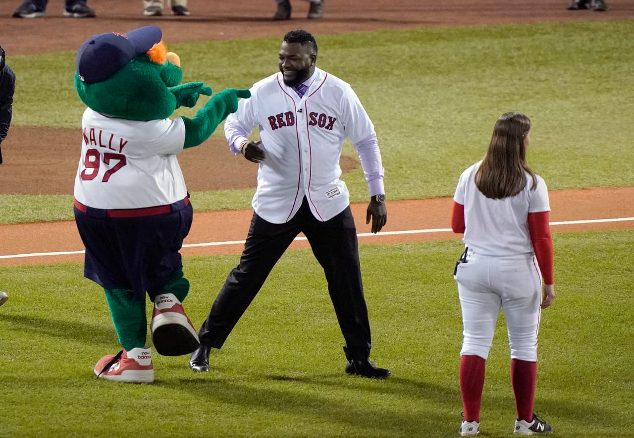 Ortiz tiene una casa de seis habitaciones en el adinerado suburbio bostoniano de Wenton, Massachusetts, que comparte con su esposa y sus tres hijos. Sin embargo, ha puesto a la venta la propiedad, con un valor estimado de unos seis millones de dólares.