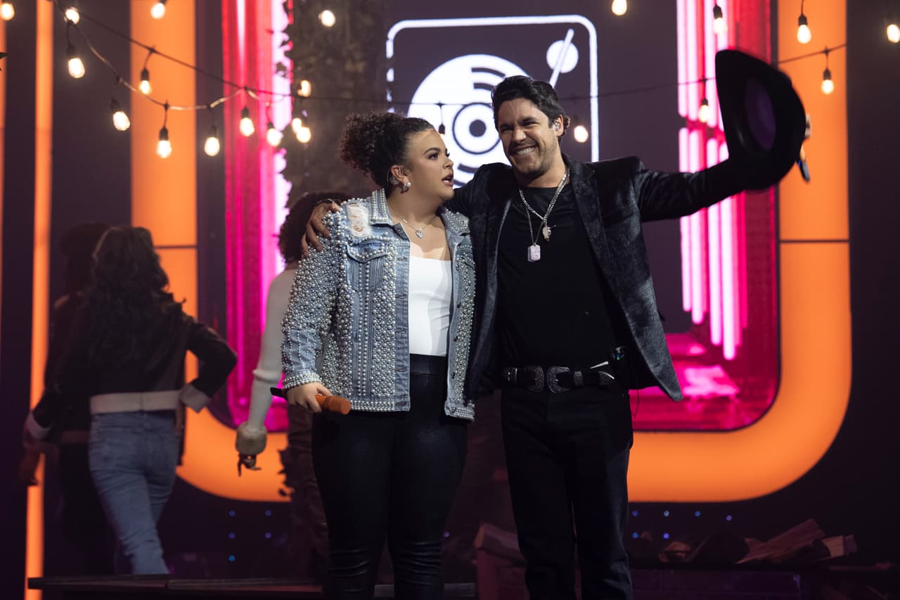 Lucerito Mijares y Eduardo Capetillo Gaytán continúan mostrando la química y complicidad que comparten, tanto fuera como dentro del escenario. Su conexión es indudable.