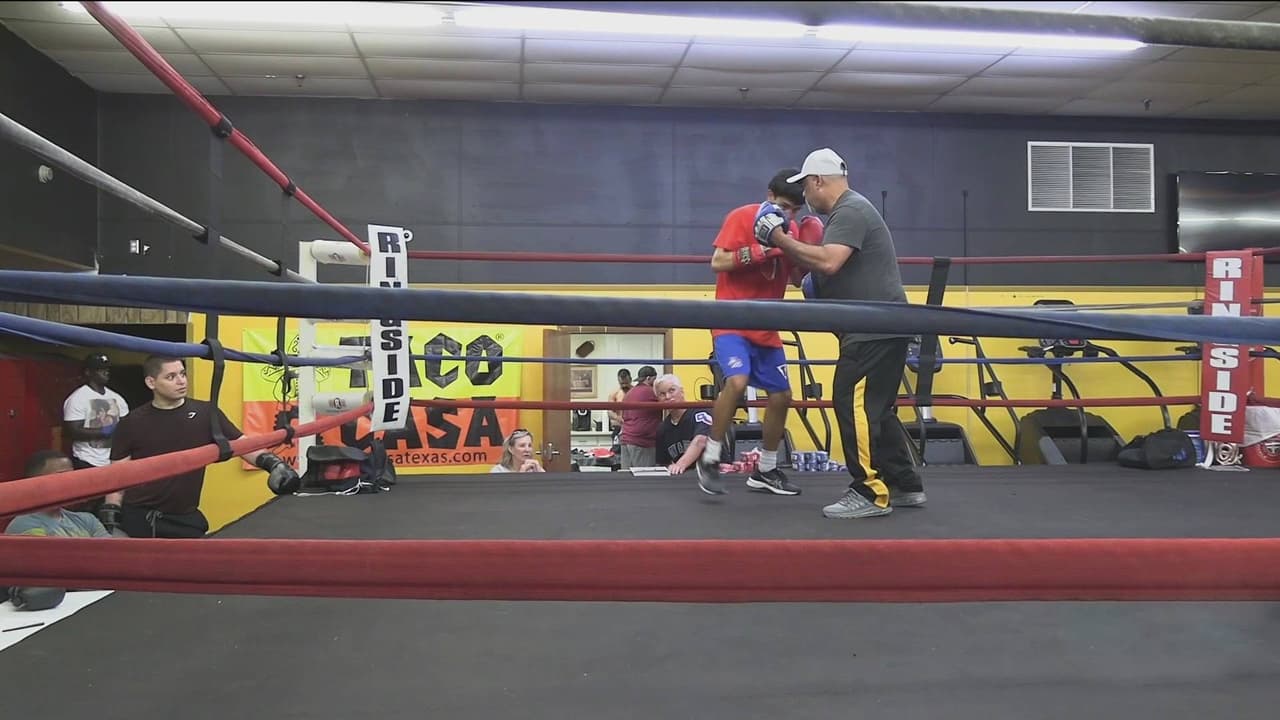 Jóvenes de Garland reciben clases de Boxeo para reducir la violencia 