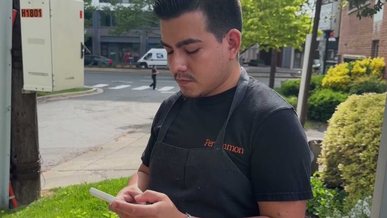 Inmigrantes del DMV esperan reanudación de procesos migratorios tras pausa del USCIS a restricciones
