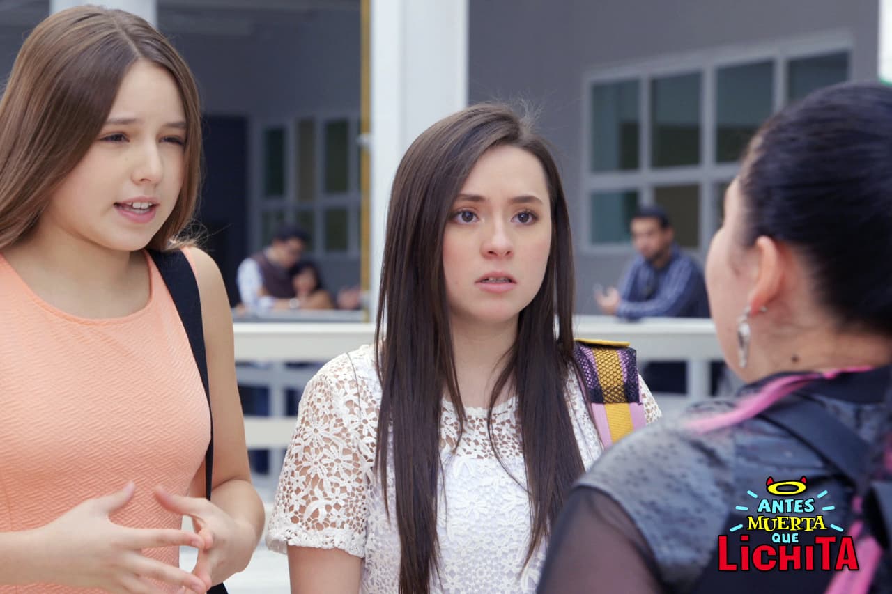 Dafne intimida a sus compañeras para que no le digan a nadie que ella es la verdadera bully.