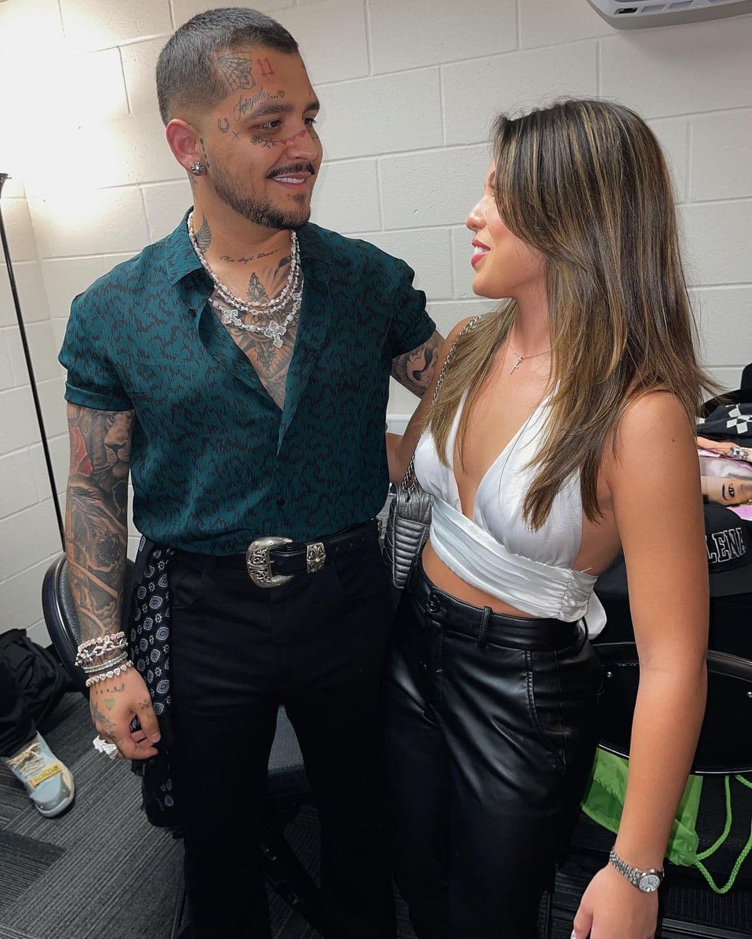 La joven, quien también ha mostrado interés por el canto, y el intérprete de 'Adiós amor' se abrazaron al conocerse.