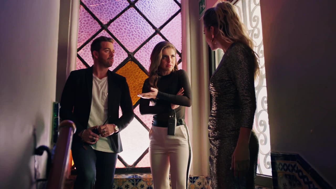 Asociados para acabar con Charly, Yamelí y Juanjo contrataron a varias personas para que acudieran a un concierto de Charly y lo abuchearan. Diana y Axel tuvieron que sacarlos y por poco descubren quiénes eran los artífices.