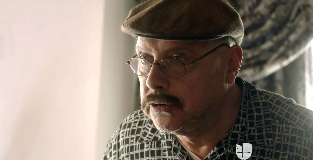 Pete le aconseja a Jenni que pida una disculpa pública para poder promocionarse en los medios otra vez.