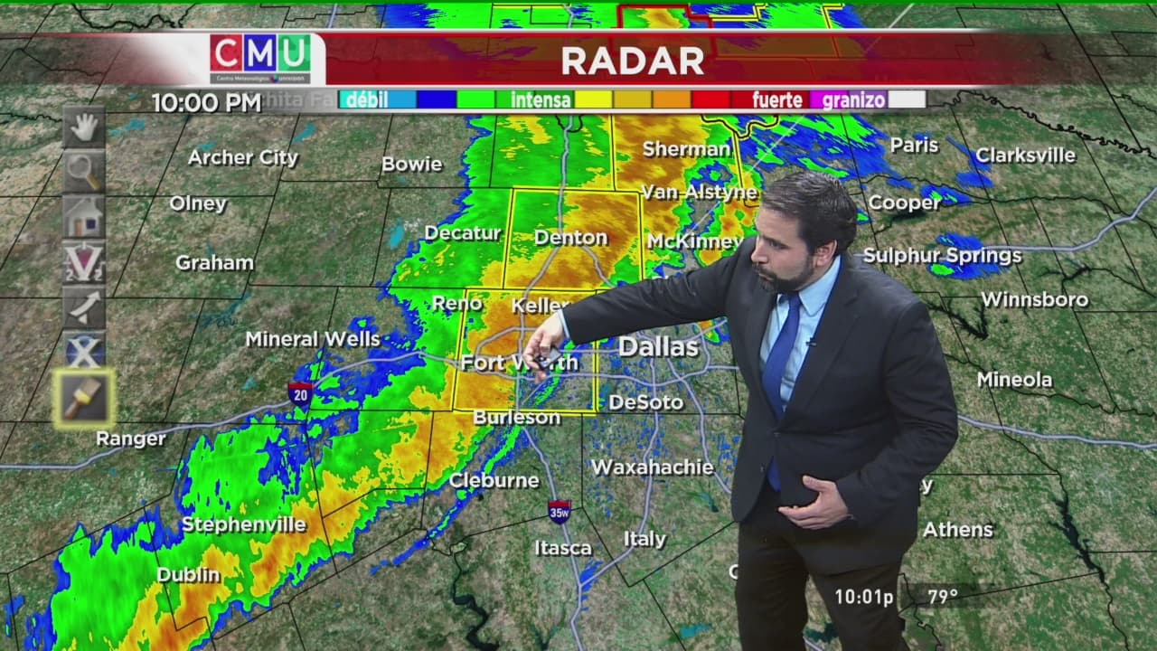 Y es que fuertes tormentas que cayeron hace unos días, destruyeron autos y hasta techos, Por ello, este martes la gente protegió sus vehículos