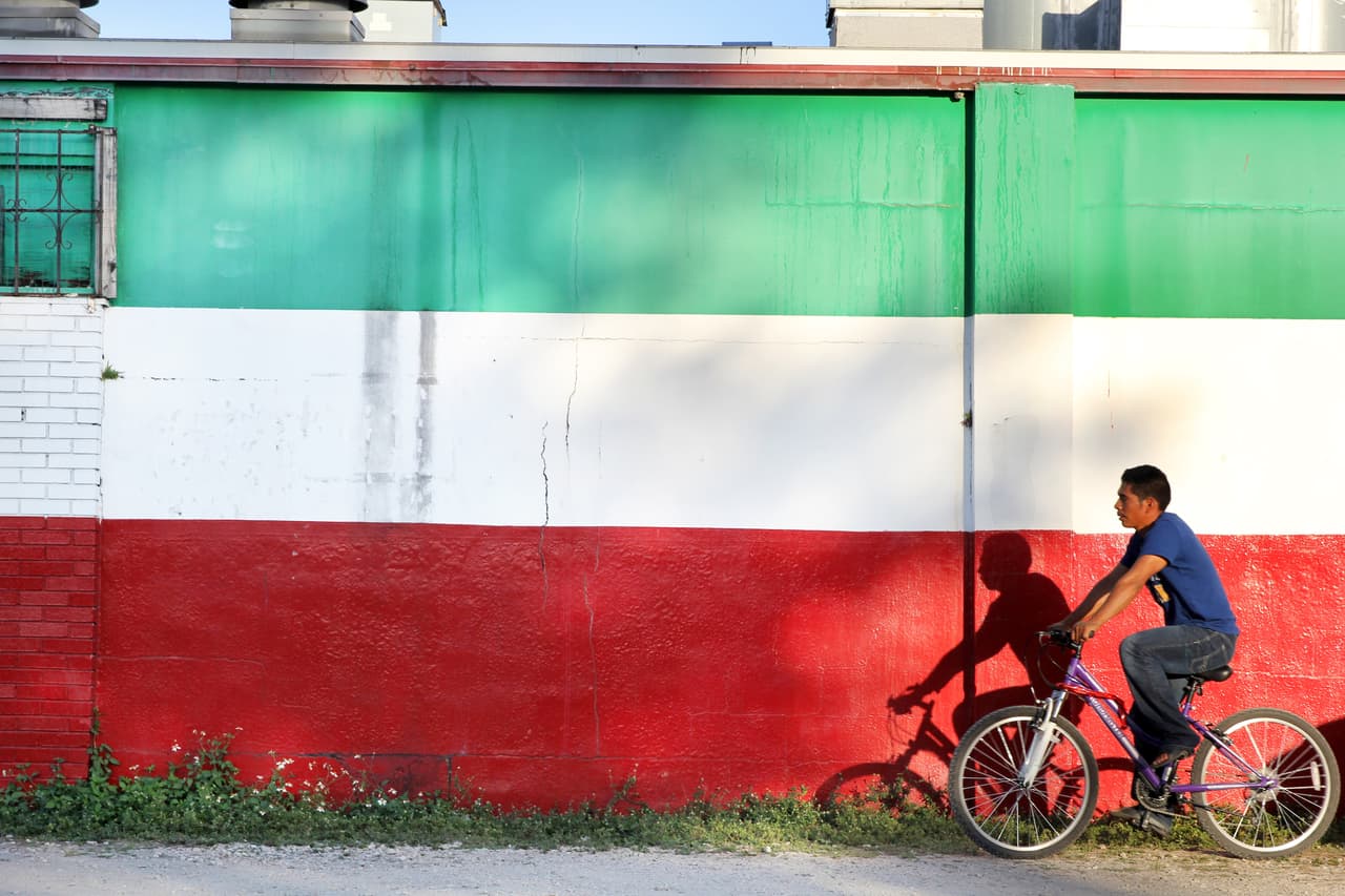 En el centro de Immokalee se concentran varios supermercados mexicanos que sirven también de punto de encuentro para la comunidad inmigrante.