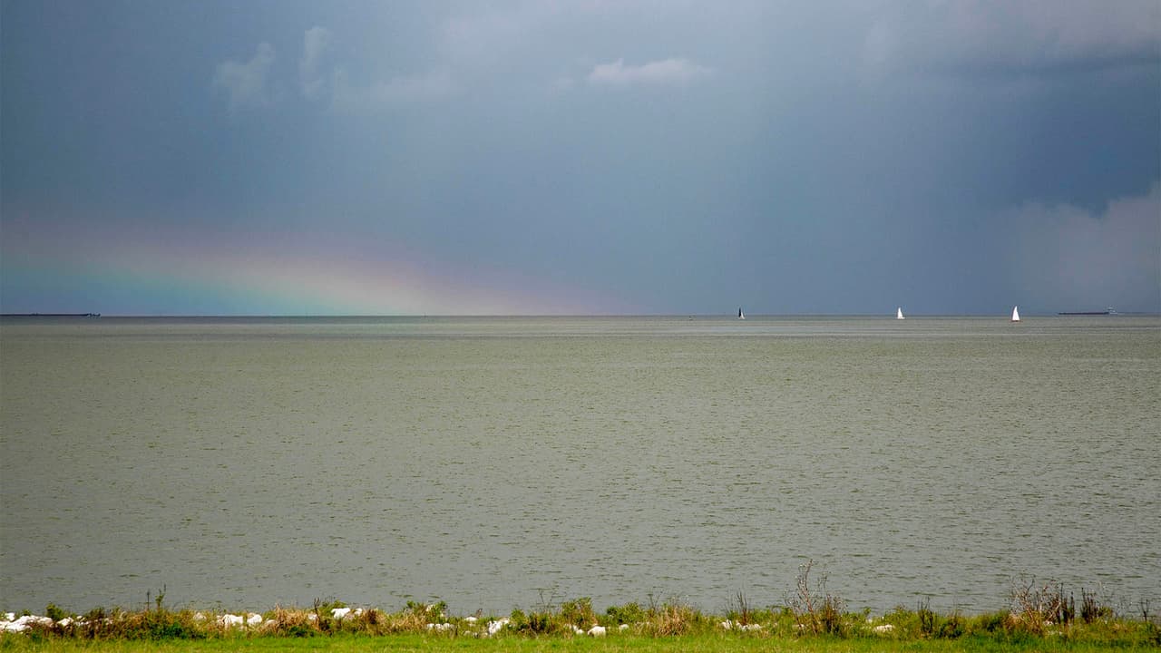 Aunque para entrar al Dike se debe pagar, el paseo a su orilla es gratis.