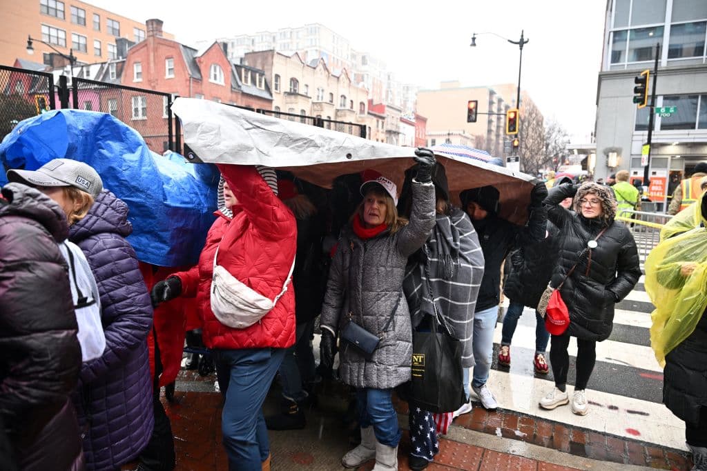 Desde temprano, los simpatizantes de Trump 
<b>hicieron fila en el exterior de la Arena.</b>