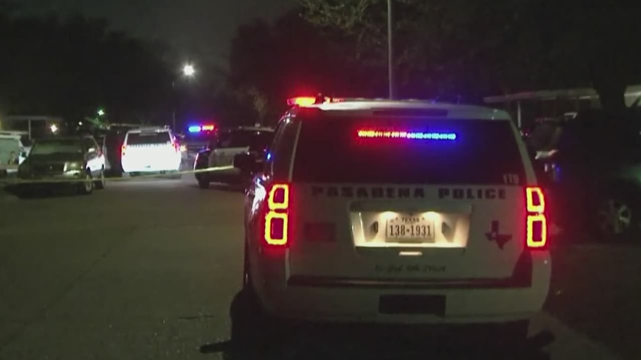 Matan a balazos a un hombre afuera de su casa en el área de Pasadena al sureste de Houston.
