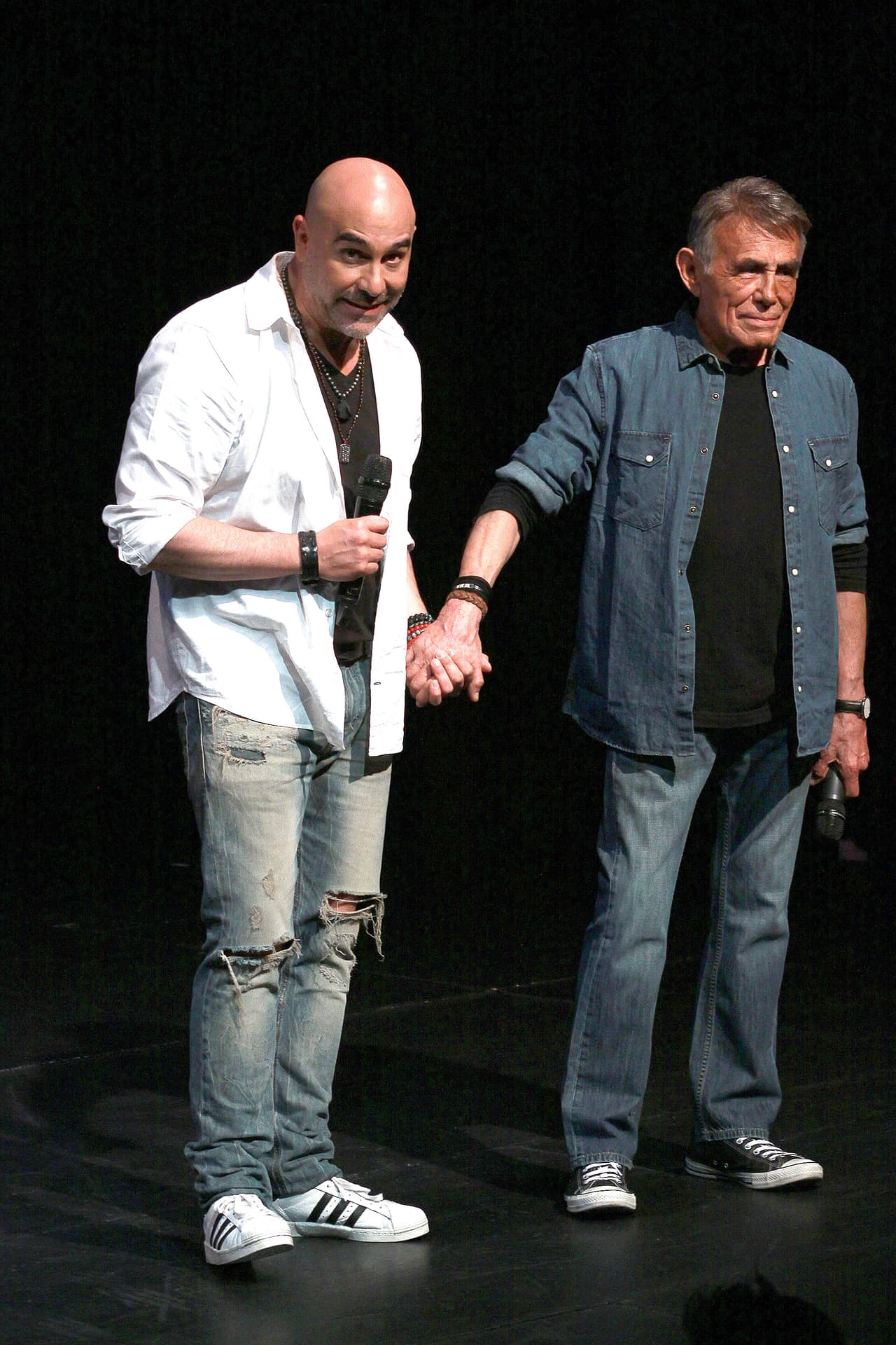 La familia no ha informado de la causa del fallecimiento del actor hasta este momento.