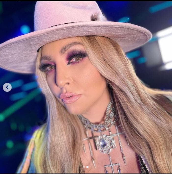 "Sufrí ese 'bullying' en telenovelas, donde
<b>sufrí envenenamientos</b>, ya lo he dicho, pero ya lo perdoné", aseguró.
<br>