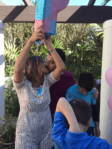 Nuestra compañera, Gloria Ordaz, anunció que espera a su primer hijo junto con su esposo, el licenciado Freddy Balsera.