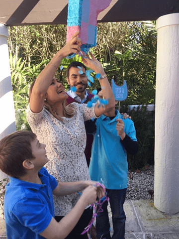 Nuestra compañera, Gloria Ordaz, anunció que espera a su primer hijo junto con su esposo, el licenciado Freddy Balsera.