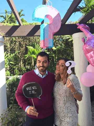 Nuestra compañera, Gloria Ordaz, anunció que espera a su primer hijo junto con su esposo, el licenciado Freddy Balsera.