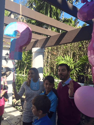 Nuestra compañera, Gloria Ordaz, anunció que espera a su primer hijo junto con su esposo, el licenciado Freddy Balsera.