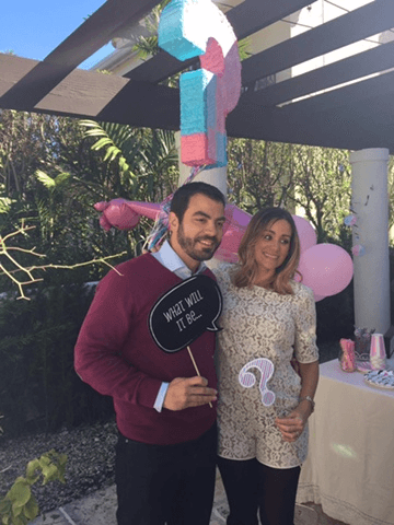 Nuestra compañera, Gloria Ordaz, anunció que espera a su primer hijo junto con su esposo, el licenciado Freddy Balsera.